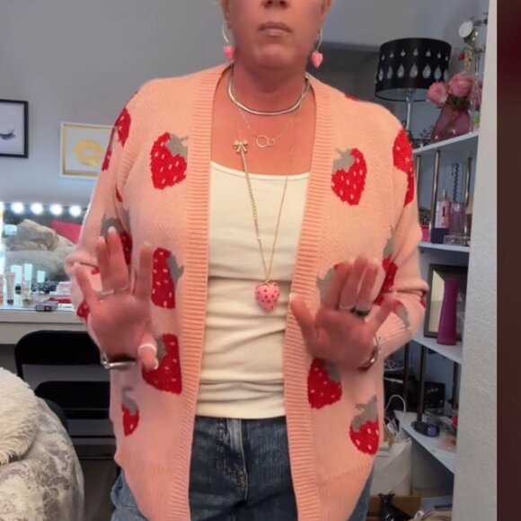 Betsey Johnson Strawberry Long Pendant Necklace & Strawberry Drop Earrings NWT - Picture 11 of 12